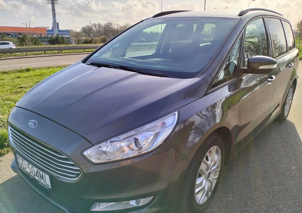 Ford Galaxy cena 69900 przebieg: 121000, rok produkcji 2016 z Gdańsk małe 92